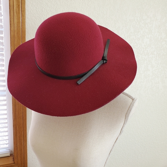 Hat - Picture 1 of 3